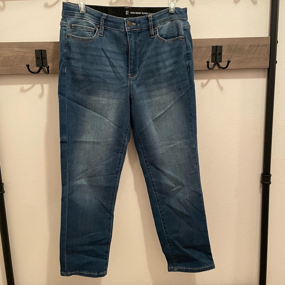 NY&Co high waist super skinny Capri style jean